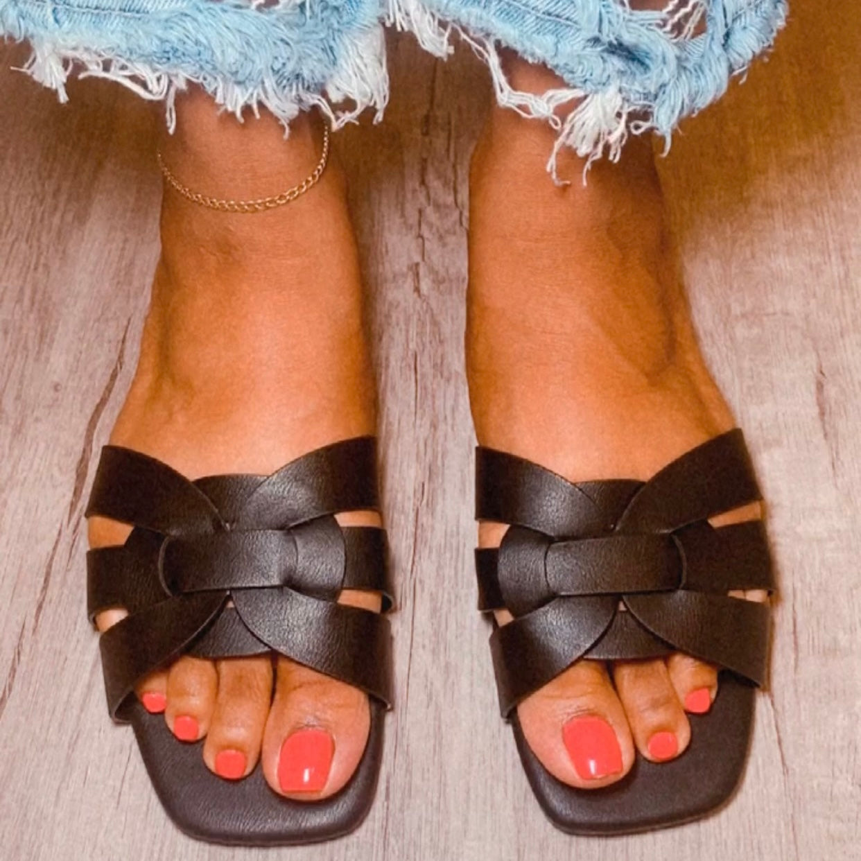Stylish #Flat #Sandals #Collection #2020 | Latest Beautiful Flat Sandals  Designs | Fashion Trends | Beach shoes sandals, Womens sandals summer,  Womens sandals